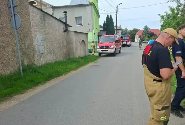 Interwencja OSP Łagiewniki: zanieczyszczenie rzeki na ul. Południowej