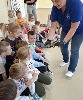 Płazy i gady w przedszkolu w Łagiewnikach – niecodzienna lekcja przyrody