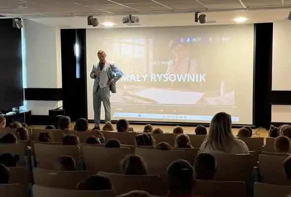 Dzierżoniów: uczniowie poznali historię Walta Disneya podczas audycji muzycznej