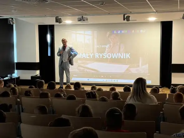 Dzierżoniów: uczniowie poznali historię Walta Disneya podczas audycji muzycznej