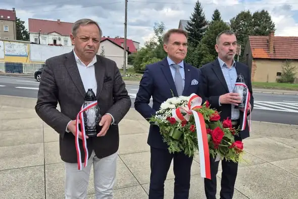 87. rocznica napaści ZSRR na Polskę. Władze Gminy Łagiewniki oddały hołd ofiarom