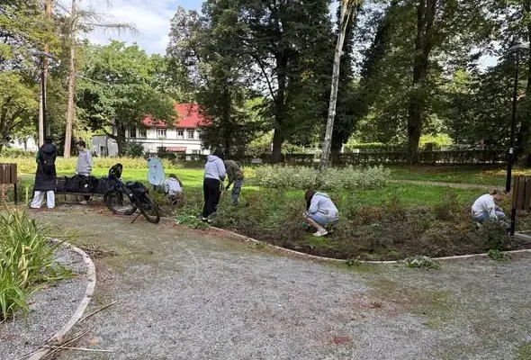Uczniowie z Gminy Niemcza posprzątali miasto w ramach akcji „Sprzątanie Świata”