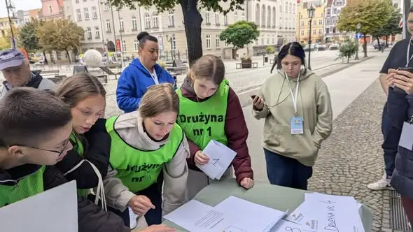 Dzierżoniów: Uczniowie szkół podstawowych rywalizowali w Grze Terenowej „Przedsiębiorczy Dzierżoniów”