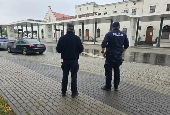 Dzierżoniowscy policjanci w akcji „Rail Action Week” – bezpieczeństwo na torach priorytetem