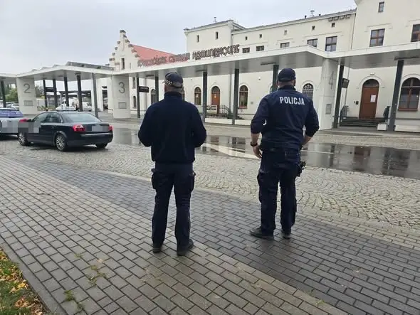 Bezpieczniej na torach – dzierżoniowscy policjanci w akcji „Rail Action Week”