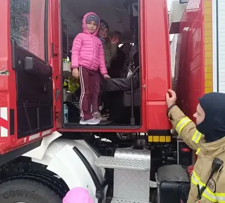 Przedszkolaki z Łagiewnik spotkały się ze strażakami OSP