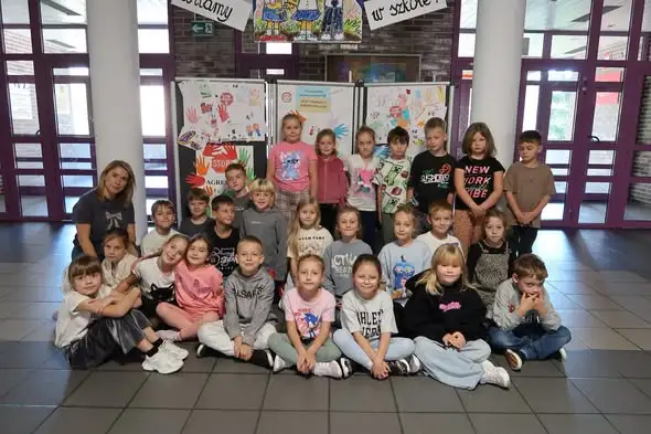 Szkoła Podstawowa nr 1 w Dzierżoniowie inauguruje Tydzień Przeciwdziałania Przemocy Rówieśniczej