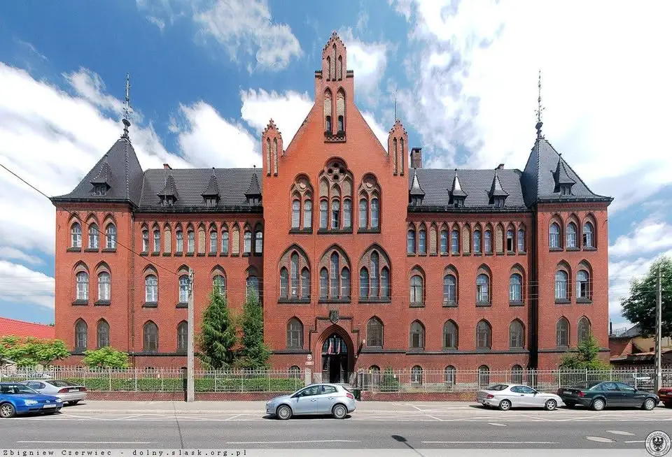 Nielegalny hazard na Dolnym Śląsku – trzy osoby zatrzymane, zabezpieczono 13 automatów
