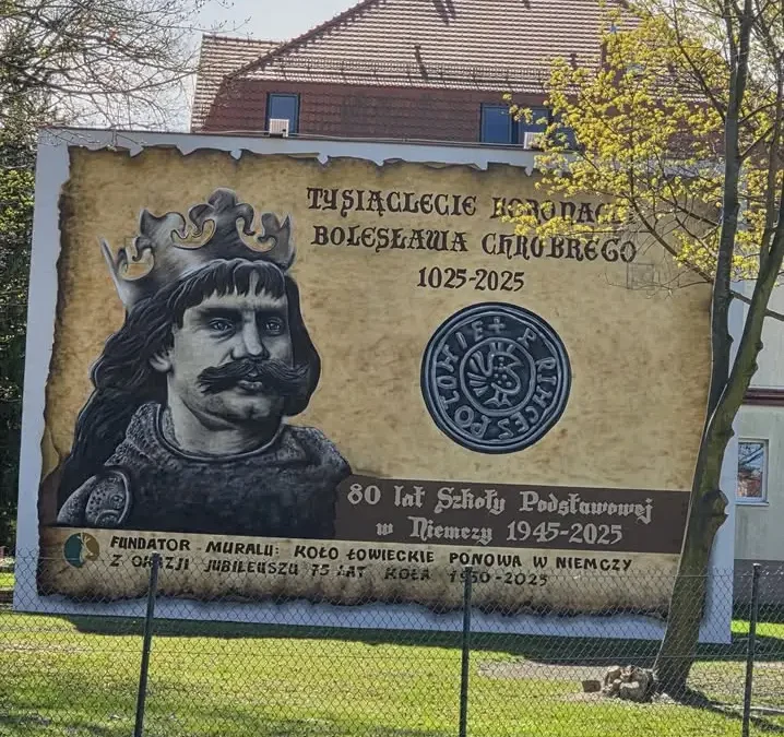 Uczniowie z gminy Niemcza sadzą sad i uczą się od ekspertów z Arboretum Wojsławice