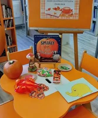 Dzień Głośnego Czytania w pieszyckiej bibliotece – przedszkolaki poznały przygody Jeża Nieśmiałka