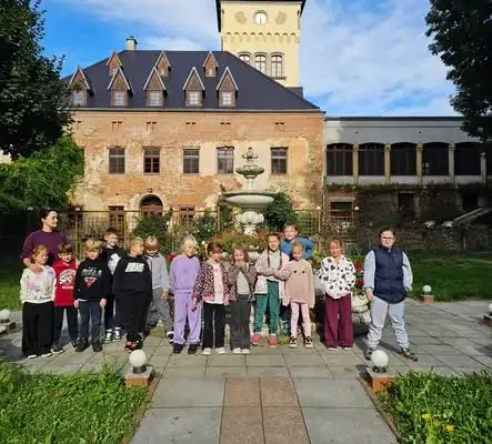 Klasa 1b z wizytą w Piławie Górnej – piknik, historia i 6,5 tysiąca kroków