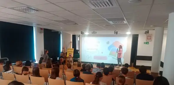 Spotkanie z pisarką Aleksandrą Ziają w Szkole Podstawowej nr 1 w Dzierżoniowie