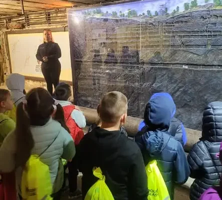 Uczniowie klas 1a i 3b odkrywali podziemia Kopalni Złota w Złotym Stoku