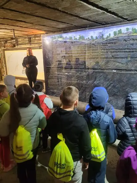 Uczniowie klas 1a i 3b odkrywali podziemia Kopalni Złota w Złotym Stoku