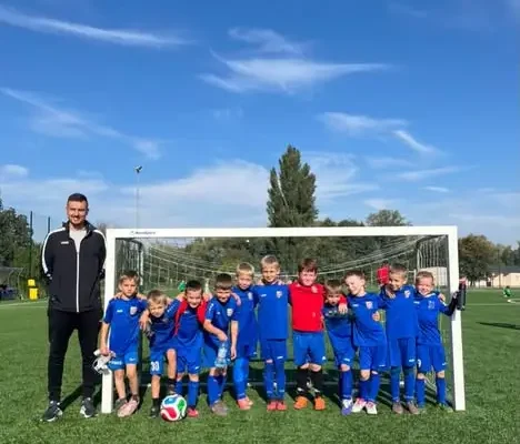 Młodzi piłkarze UKS Lechia rozegrali multisparingi w Dzierżoniowie i Strzelinie