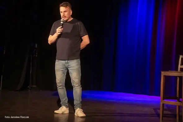 Stand-up „Trasa powiatowa” zawitał do Bielawy