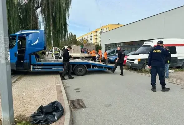Porzucony kamper zniknął z osiedla Różanego w Dzierżoniowie