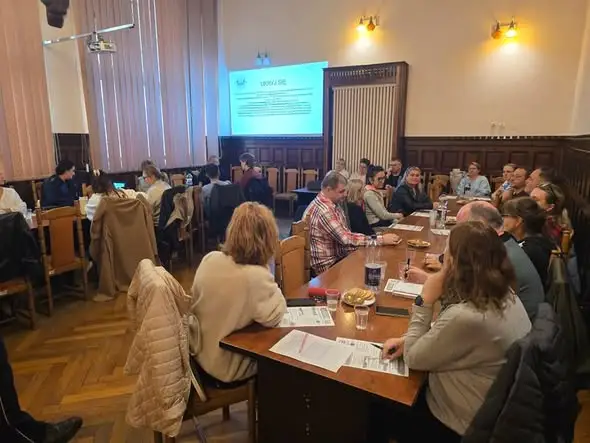 Policja w Dzierżoniowie szkoli nauczycieli z reagowania na zagrożenia