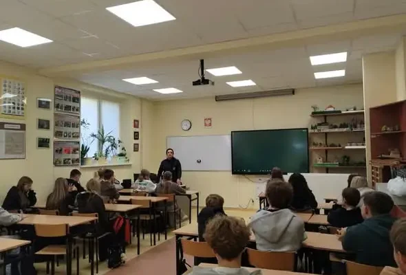 Policja w Dzierżoniowie uczy młodzież odpowiedzialności prawnej