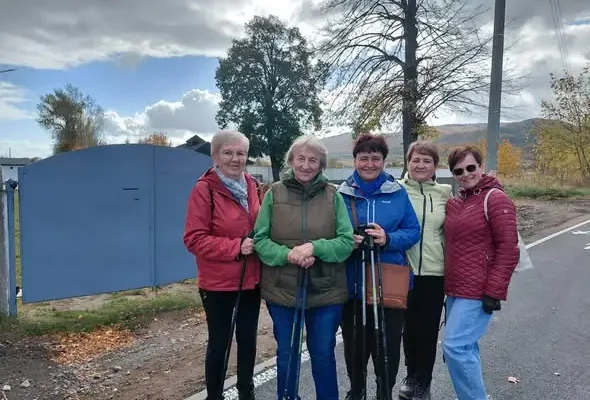 Pieszyce: spacer z kijkami i książką „Siła kobiet” – relacja z wydarzenia
