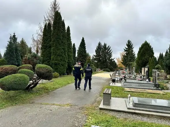 Więcej patroli na cmentarzu w Dzierżoniowie przed Wszystkich Świętych