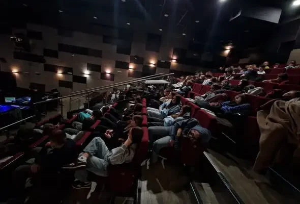 Bielawa: uczniowie z SP4 i SP10 na koncercie „Efekt Chopina” w Teatrze Robotniczym