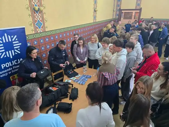 Dzierżoniów: policjanci wzięli udział w Krajowym Treningu Rodzinnym